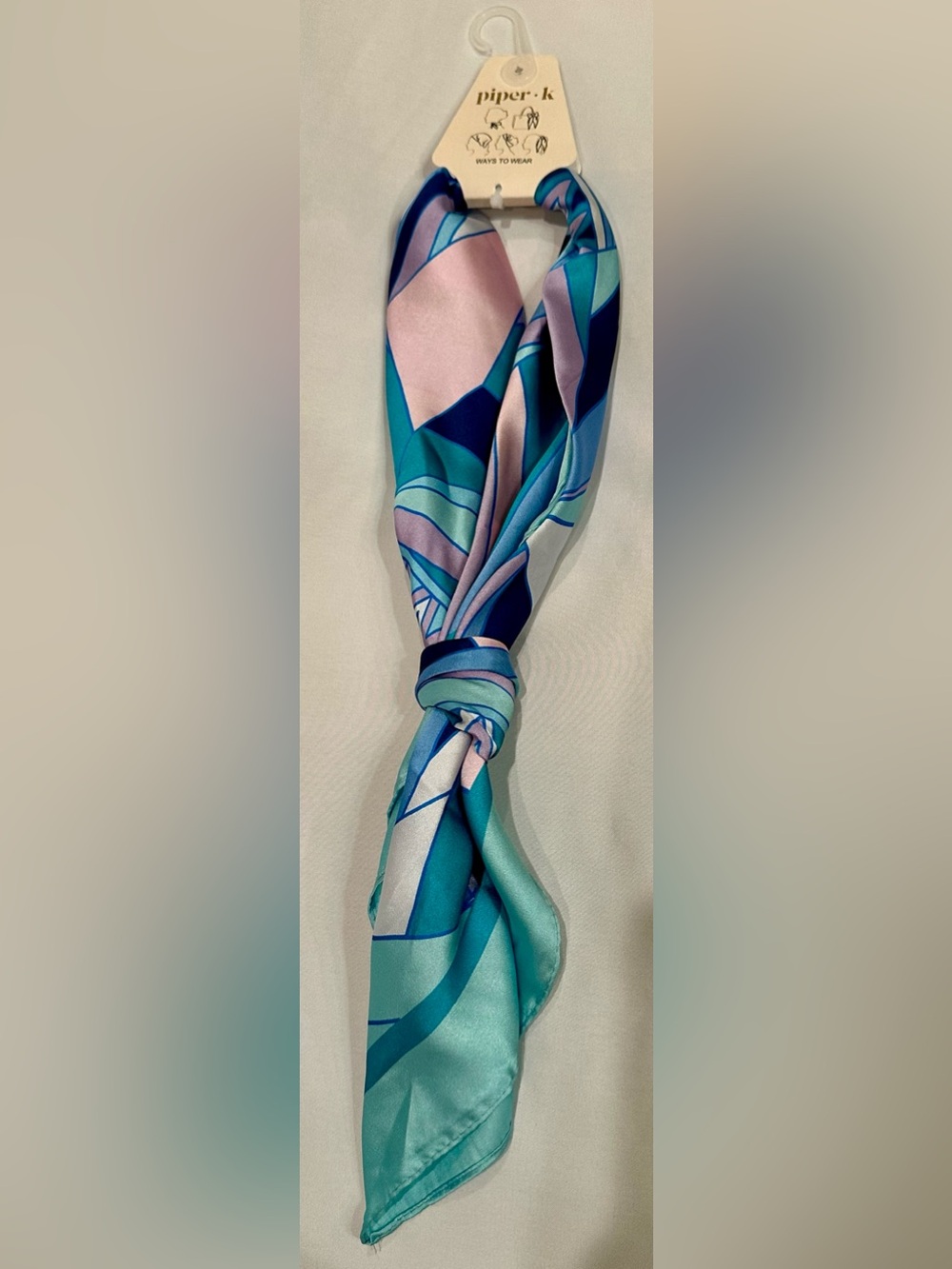 Scarf new with tags 26.8"